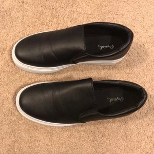 NEW Slip-on Sneakers
